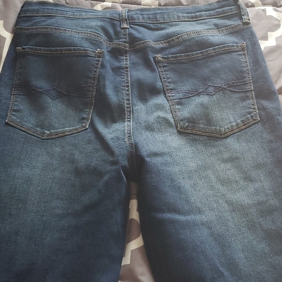 These cute jeans don't fit me anymore! - Picture 3 of 4